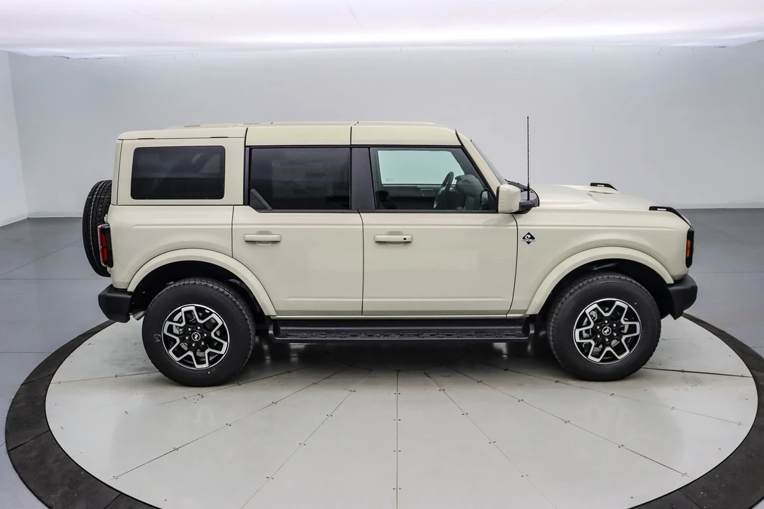 2025 Ford Bronco 6th Gen - Image 4 of 21