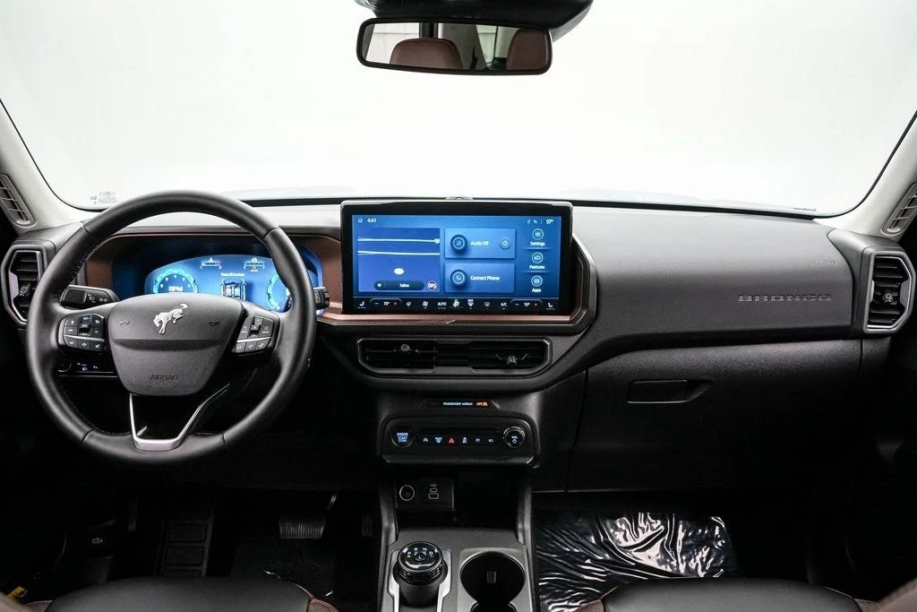 2025 Ford Bronco 6th Gen - Image 16 of 21
