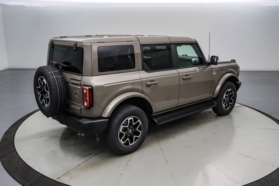 2025 Ford Bronco 6th Gen - Image 5 of 21