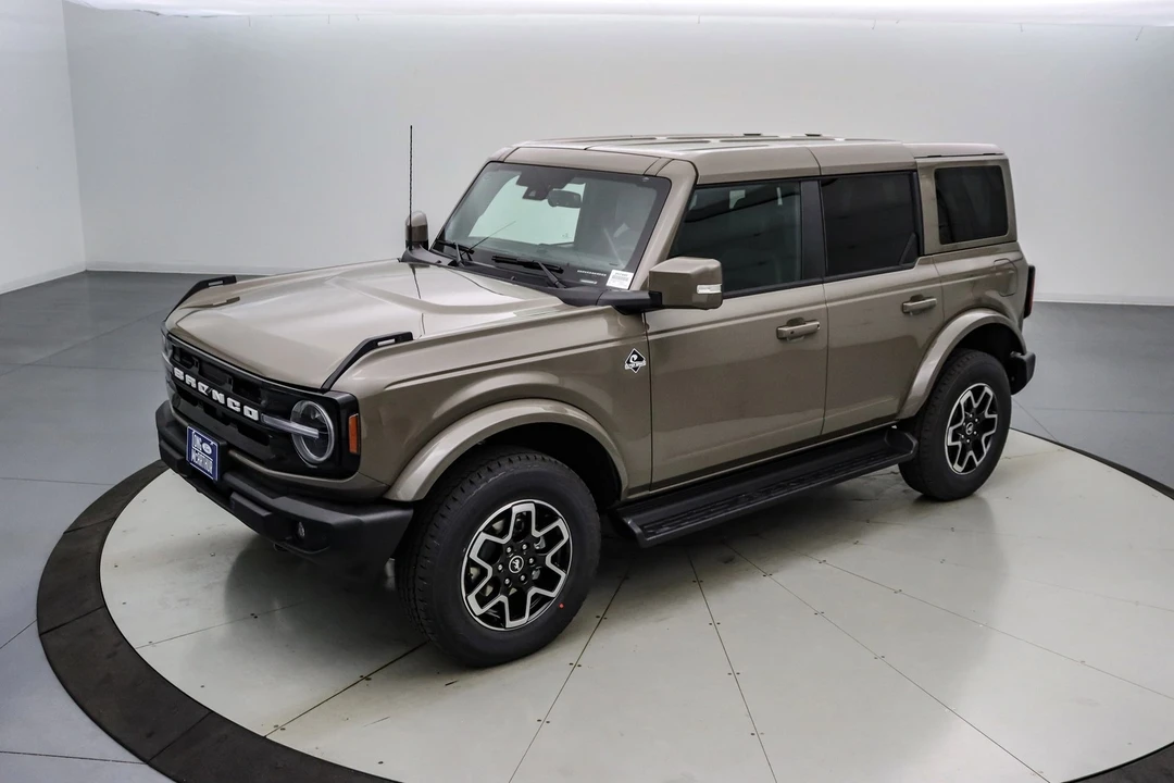 2025 Ford Bronco 6th Gen - Image 9 of 21