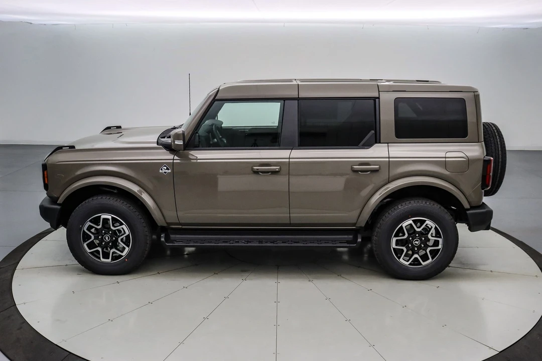 2025 Ford Bronco 6th Gen - Image 8 of 21