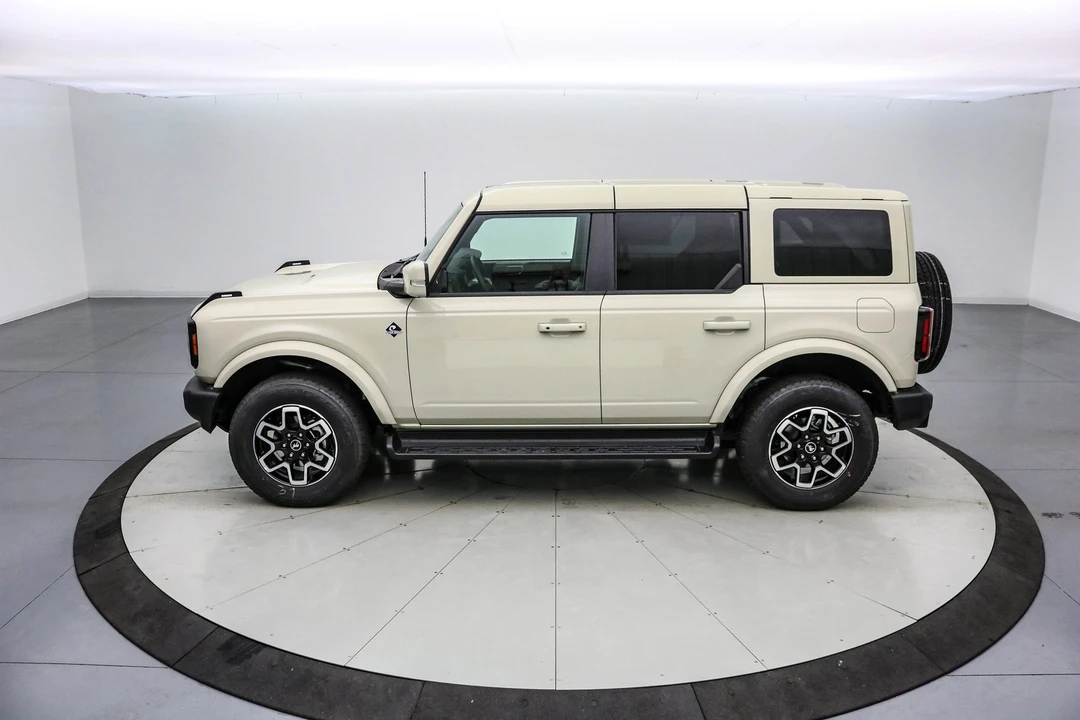 2025 Ford Bronco 6th Gen - Image 8 of 21