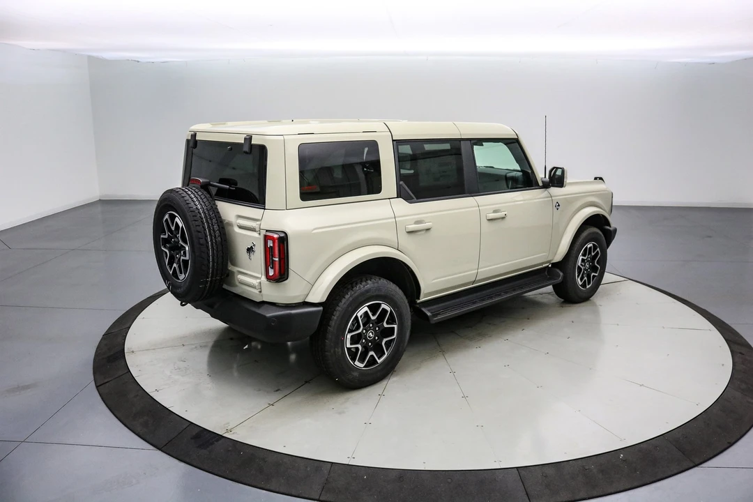 2025 Ford Bronco 6th Gen - Image 5 of 21