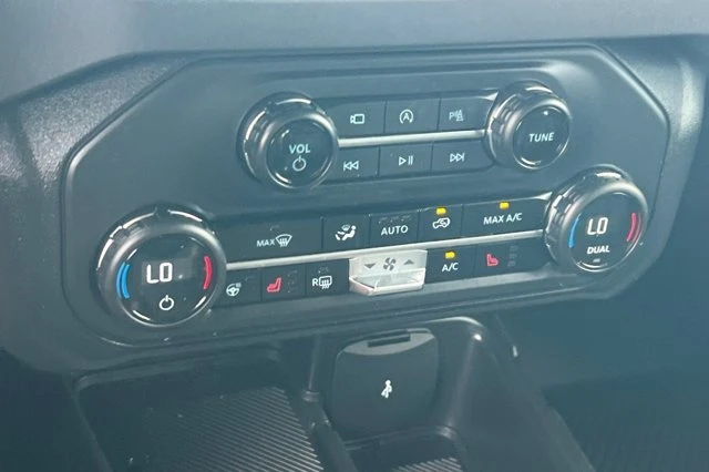 2025 Ford Bronco 6th Gen - Image 18 of 20