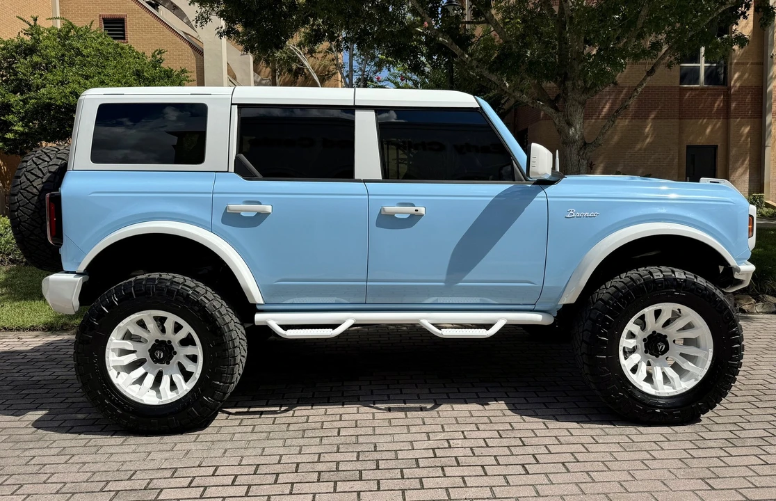 2025 Ford Bronco 6th Gen - Image 2 of 21