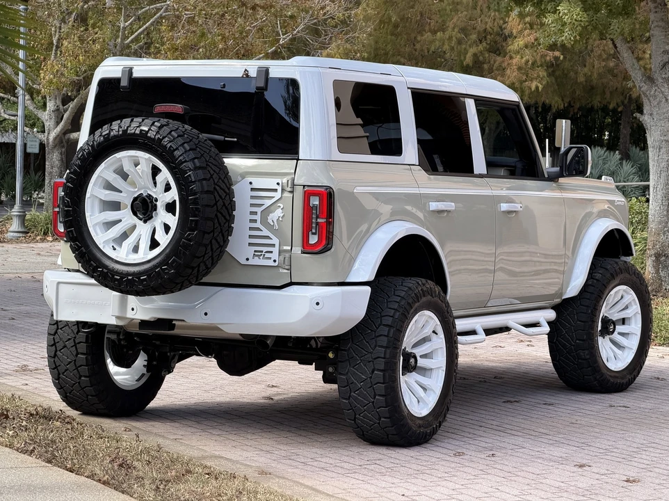 2025 Ford Bronco 6th Gen - Image 14 of 21