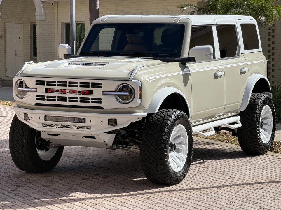 2025 Ford Bronco 6th Gen - Image 12 of 21
