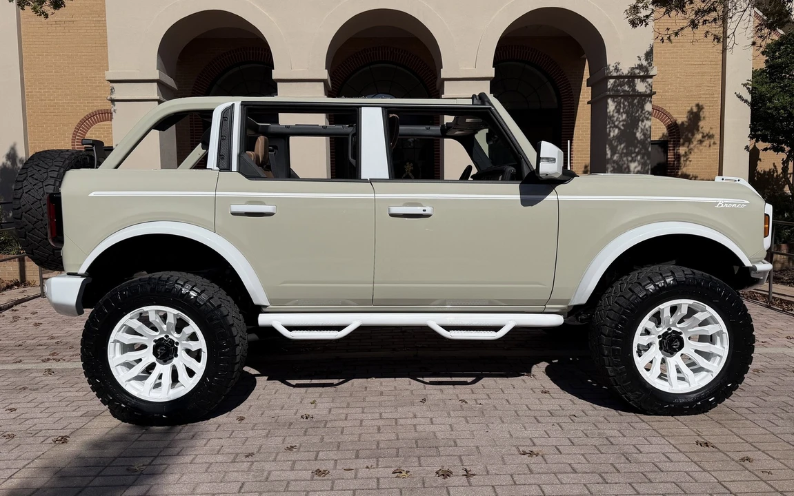 2025 Ford Bronco 6th Gen - Image 9 of 21