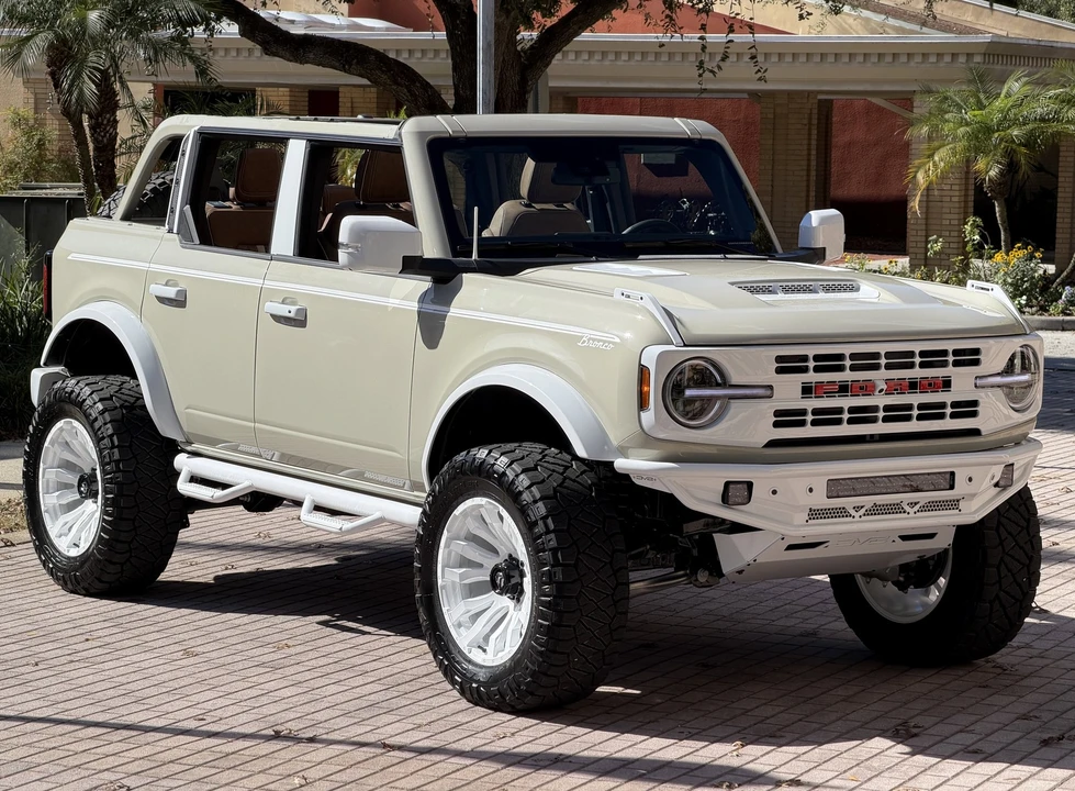 2025 Ford Bronco 6th Gen - Image 8 of 21