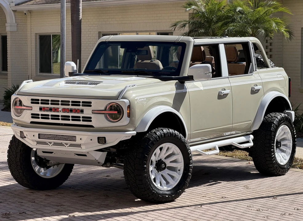 2025 Ford Bronco 6th Gen - Image 10 of 21