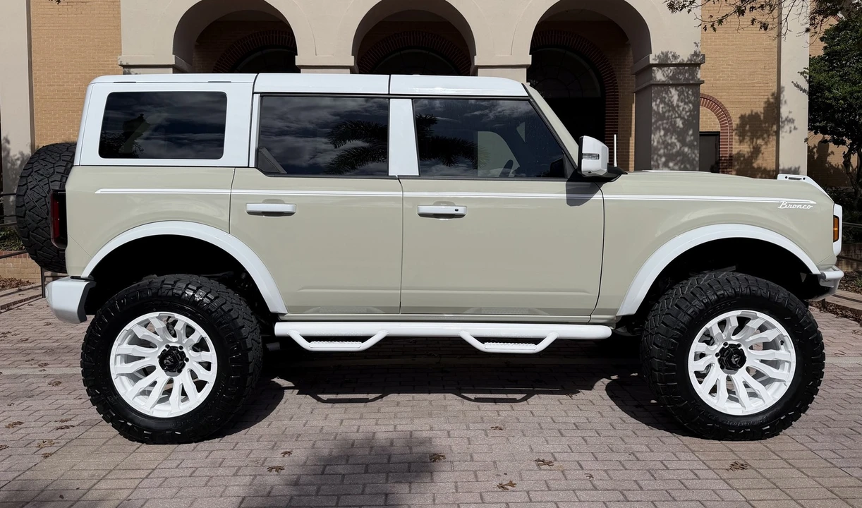 2025 Ford Bronco 6th Gen - Image 2 of 21