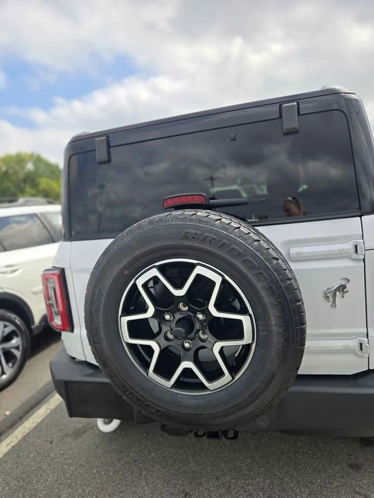 2025 Ford Bronco 6th Gen - Image 8 of 9