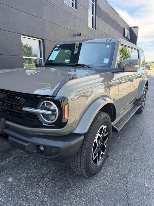 2025 Ford Bronco 6th Gen - Image 14 of 15
