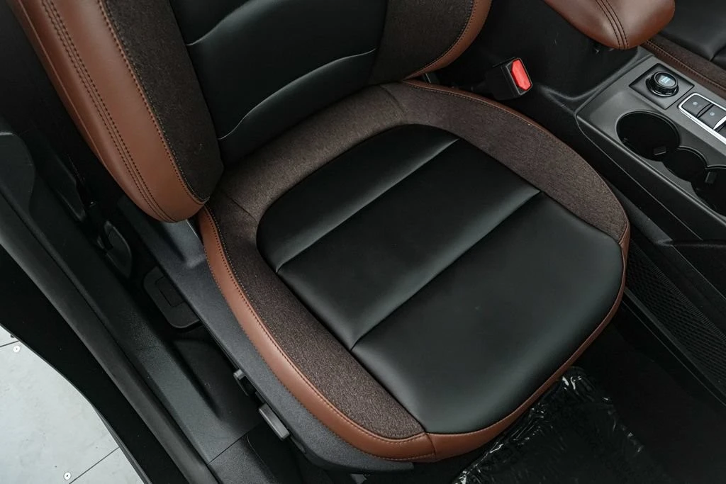 2025 Ford Bronco 6th Gen - Image 27 of 30