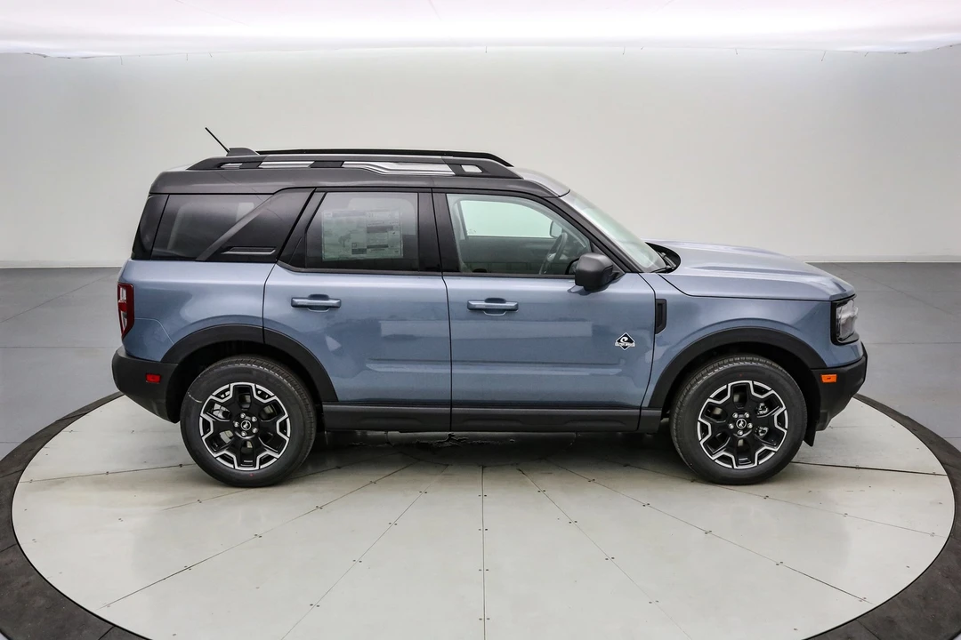 2025 Ford Bronco 6th Gen - Image 4 of 21
