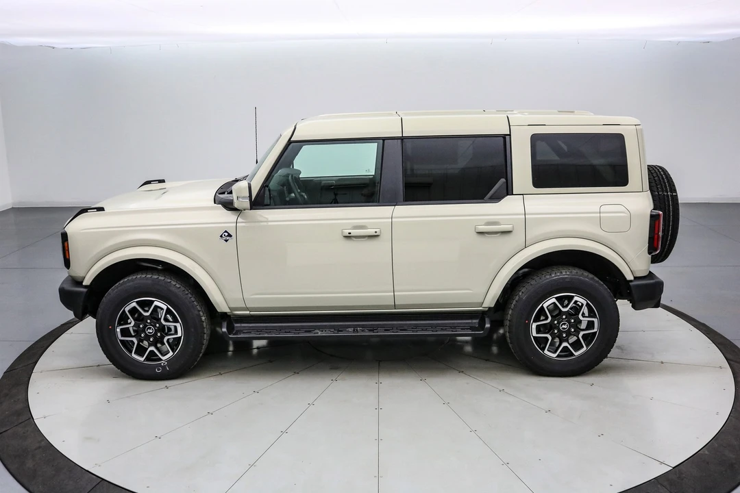 2025 Ford Bronco 6th Gen - Image 8 of 21