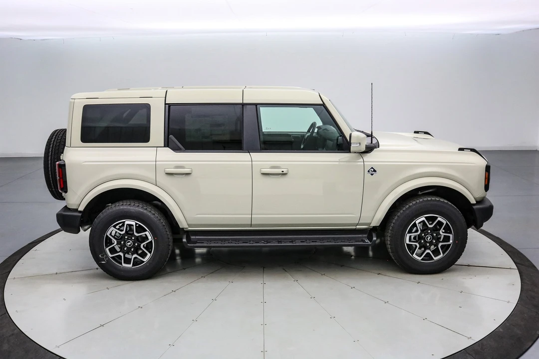 2025 Ford Bronco 6th Gen - Image 4 of 21