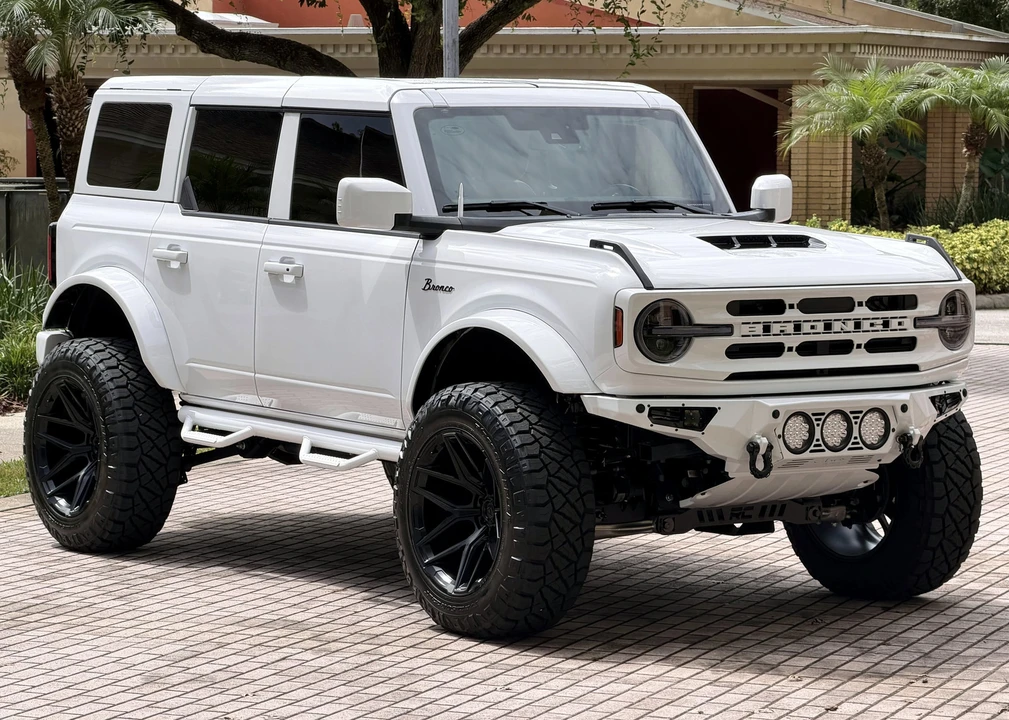 2025 Ford Bronco 6th Gen - Image 15 of 21