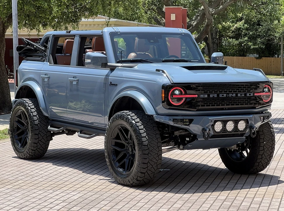 2025 Ford Bronco 6th Gen - Image 15 of 21