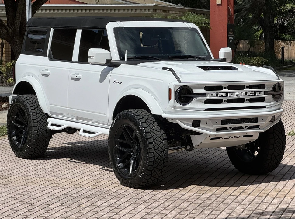 2025 Ford Bronco 6th Gen - Image 15 of 21