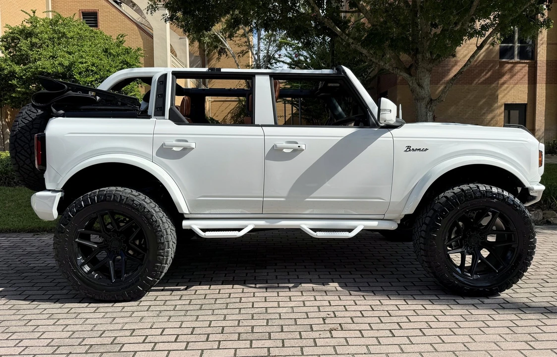 2025 Ford Bronco 6th Gen - Image 2 of 21