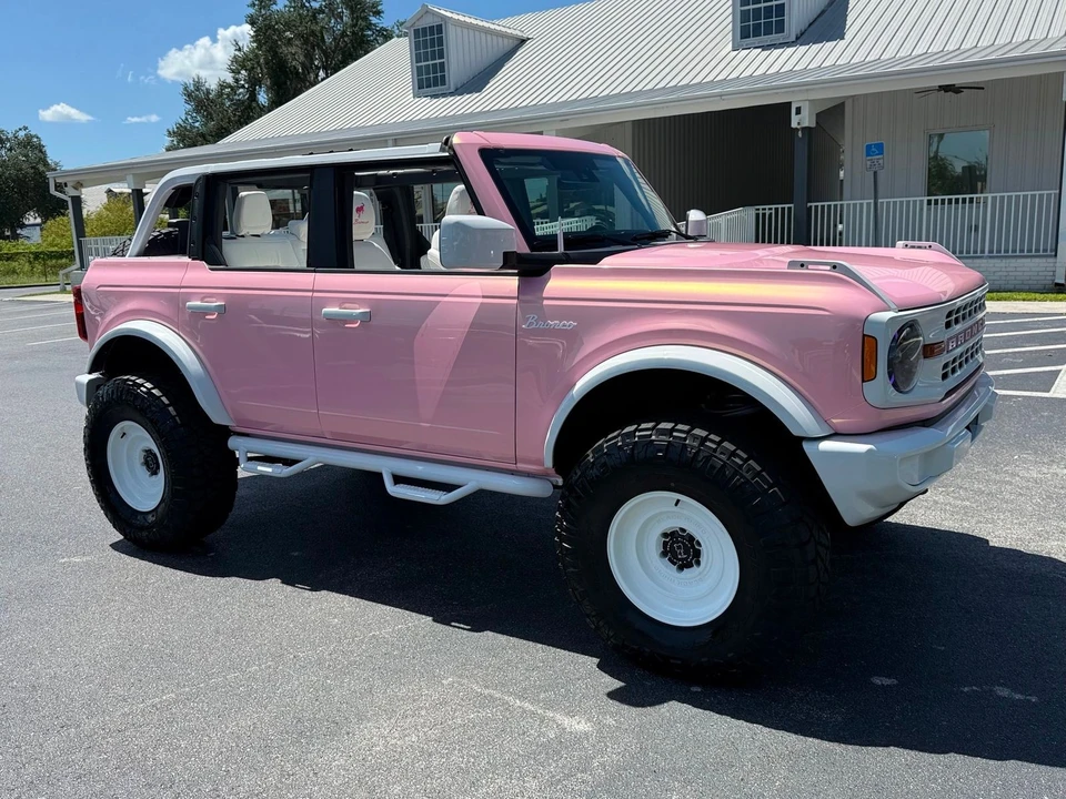 2025 Ford Bronco 6th Gen - Image 9 of 12