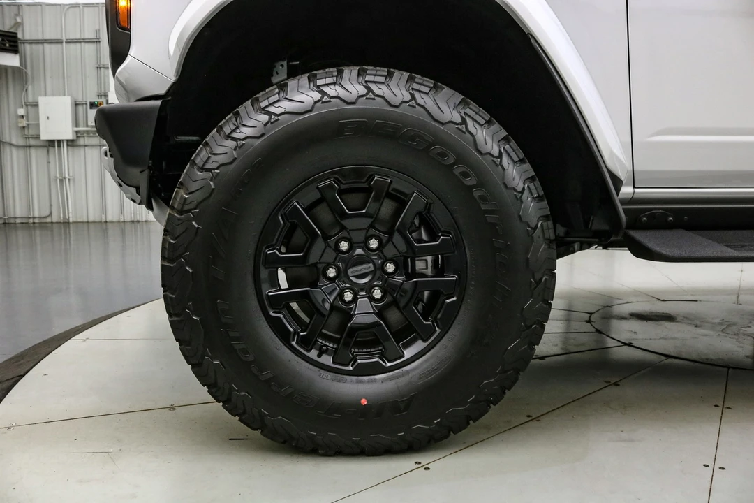 2025 Ford Bronco Raptor 6th Gen - Image 11 of 21