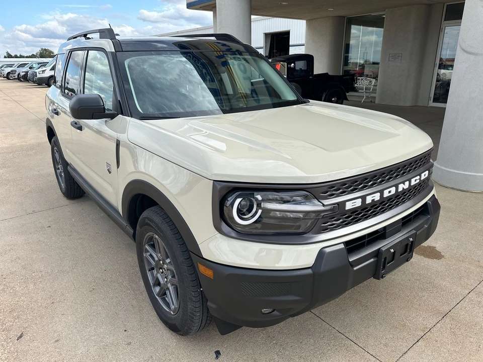 2025 Ford Bronco Sport - Image 15 of 21