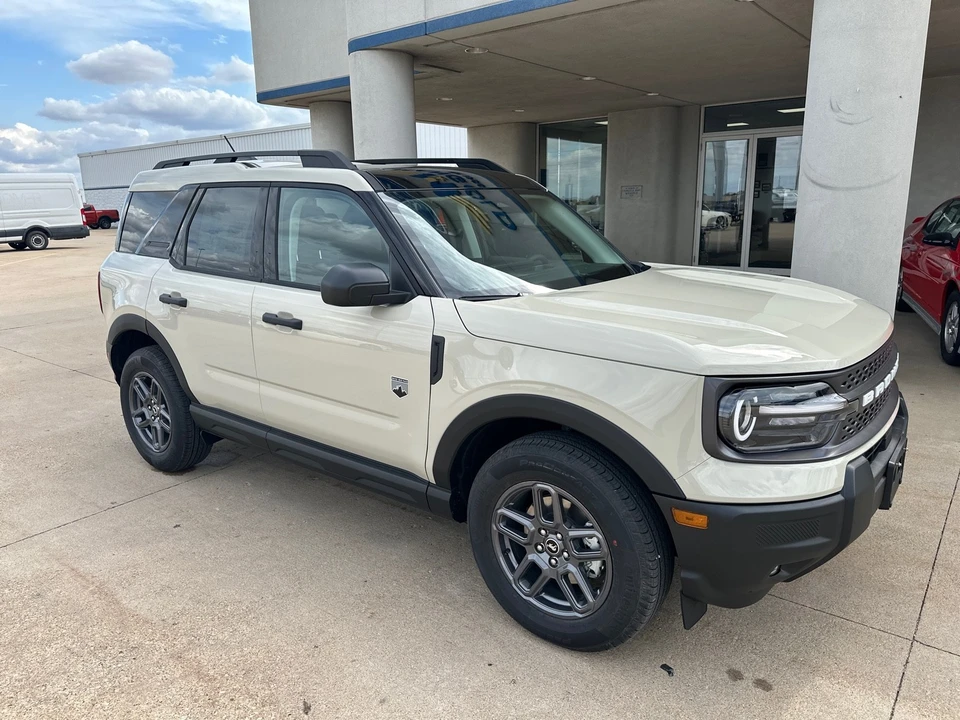 2025 Ford Bronco Sport - Image 2 of 21