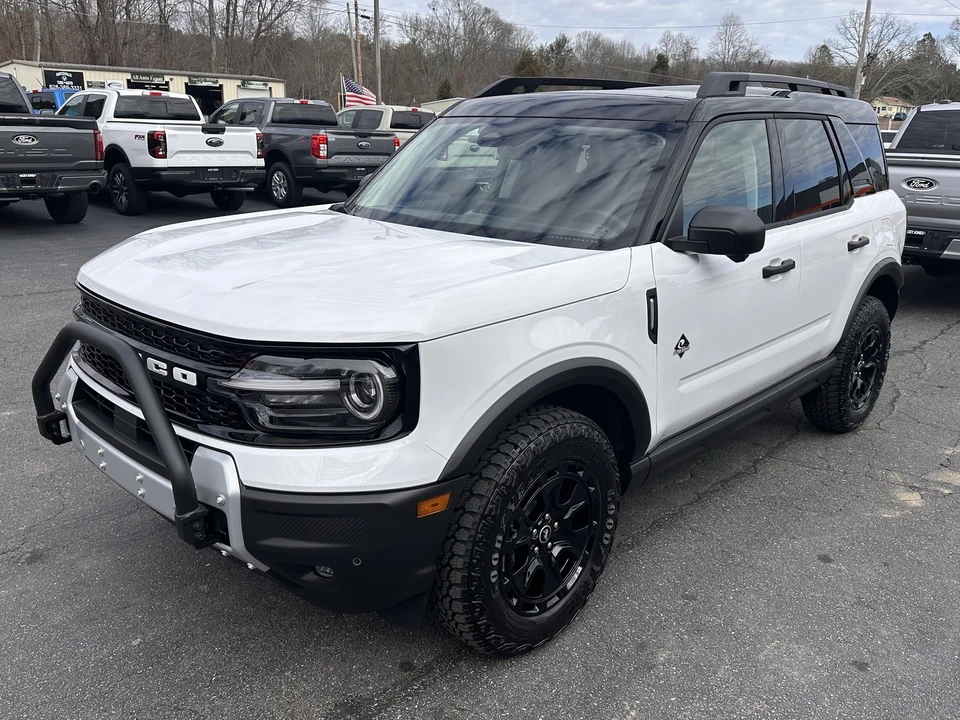 2025 Ford Bronco Sport - Image 2 of 31