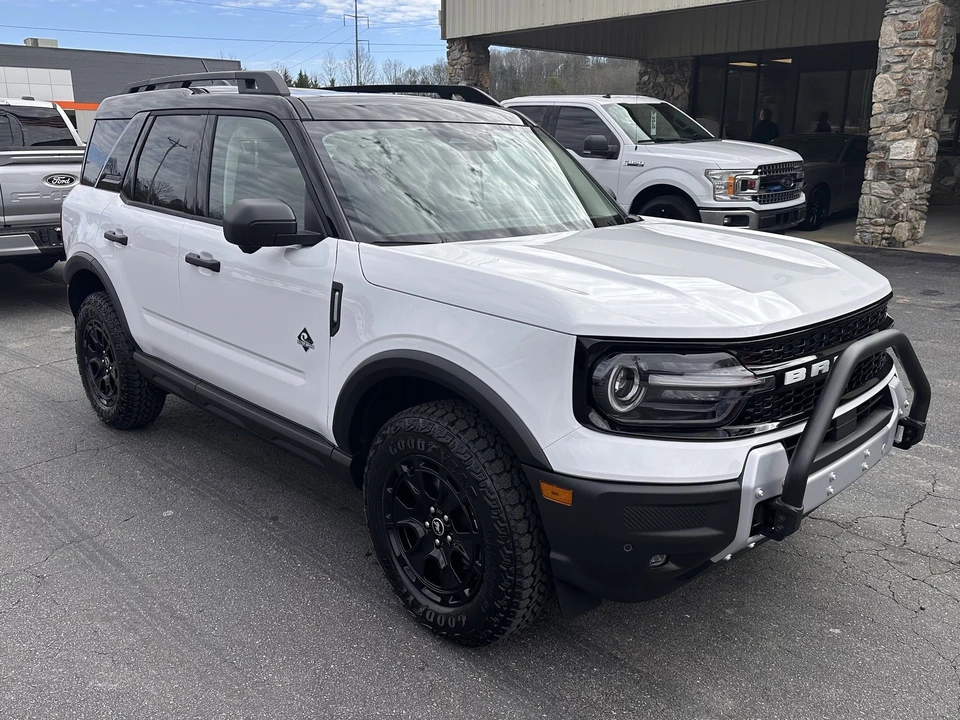 2025 Ford Bronco Sport - Image 4 of 31