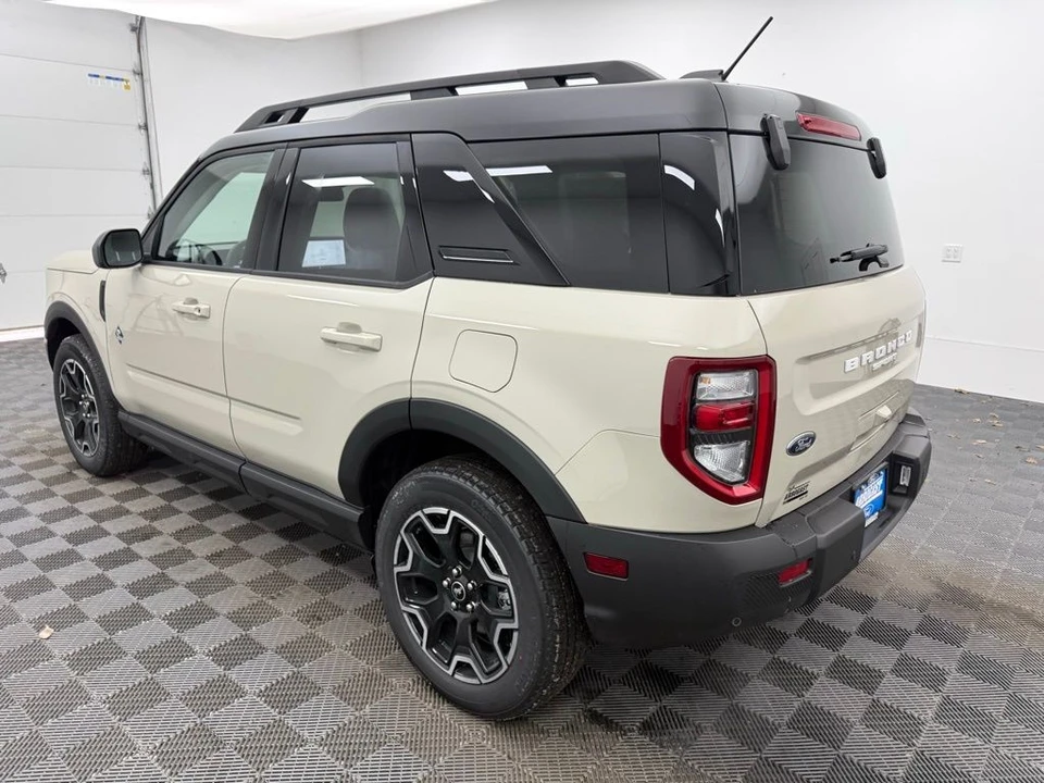 2025 Ford Bronco Sport - Image 9 of 12
