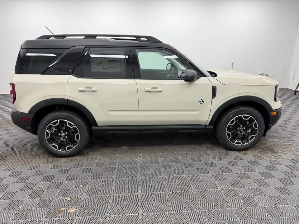 2025 Ford Bronco Sport - Image 4 of 12
