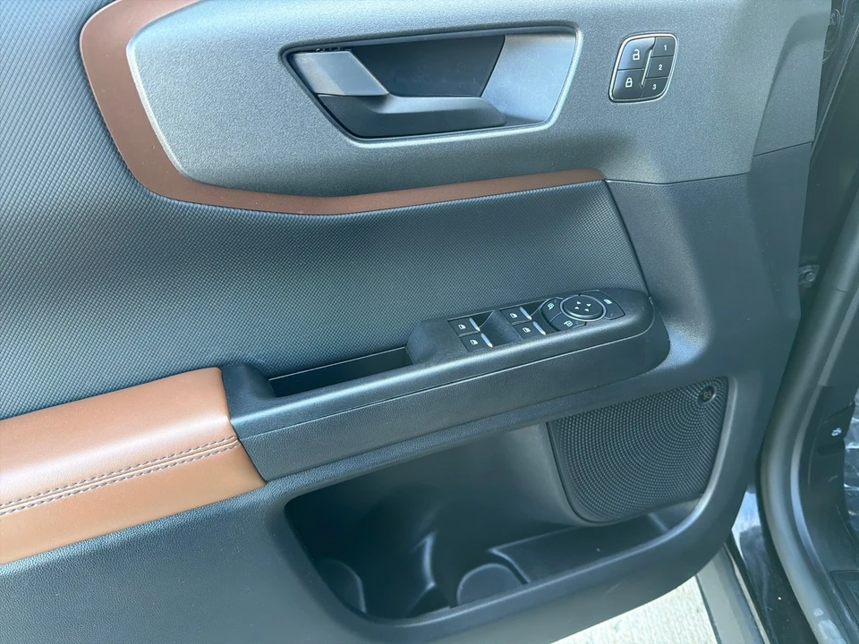 2025 Ford - Image 18 of 31
