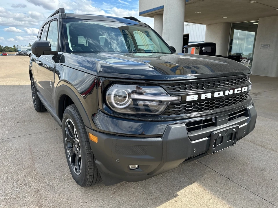 2025 Ford Bronco Sport - Image 4 of 21