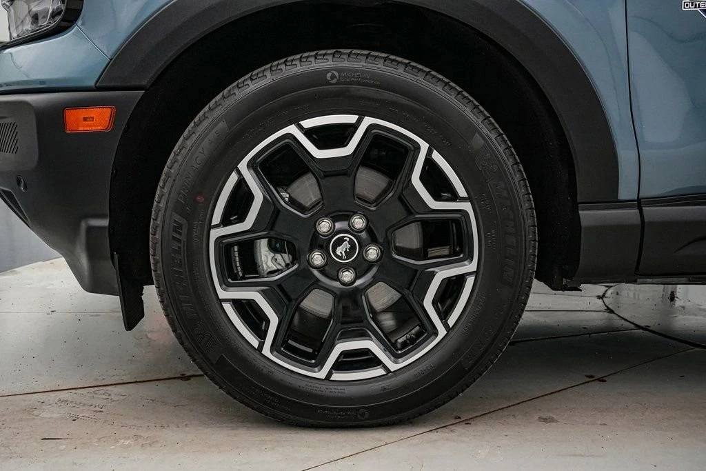 2025 Ford Bronco Sport - Image 11 of 21