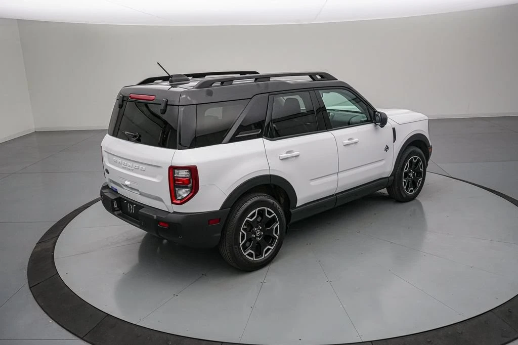 2025 Ford Bronco 6th Gen - Image 5 of 31