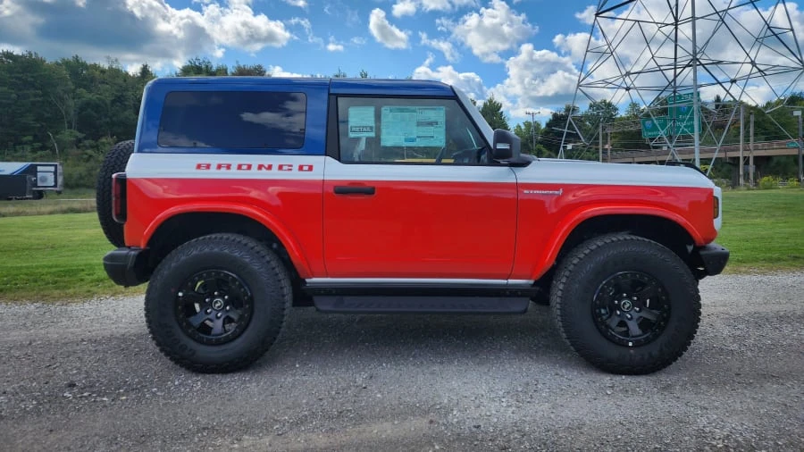 2025 Ford Bronco 6th Gen - Image 2 of 10