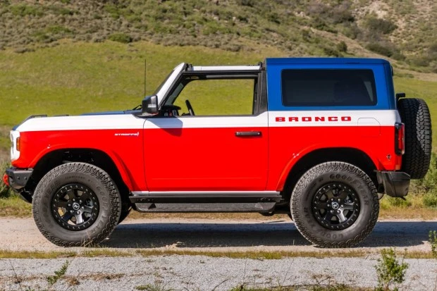 2025 Ford Bronco 6th Gen - Image 3 of 8