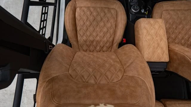 2025 Ford Bronco 6th Gen - Image 2 of 11