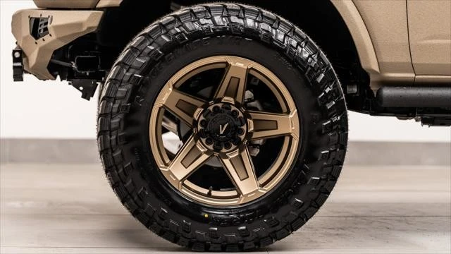 2025 Ford Bronco 6th Gen - Image 16 of 31