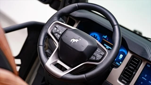 2025 Ford Bronco 6th Gen - Image 27 of 31
