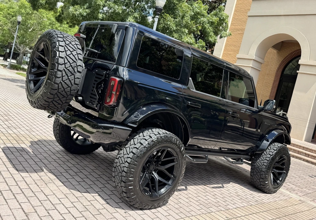 2025 Ford Bronco 6th Gen - Image 15 of 21