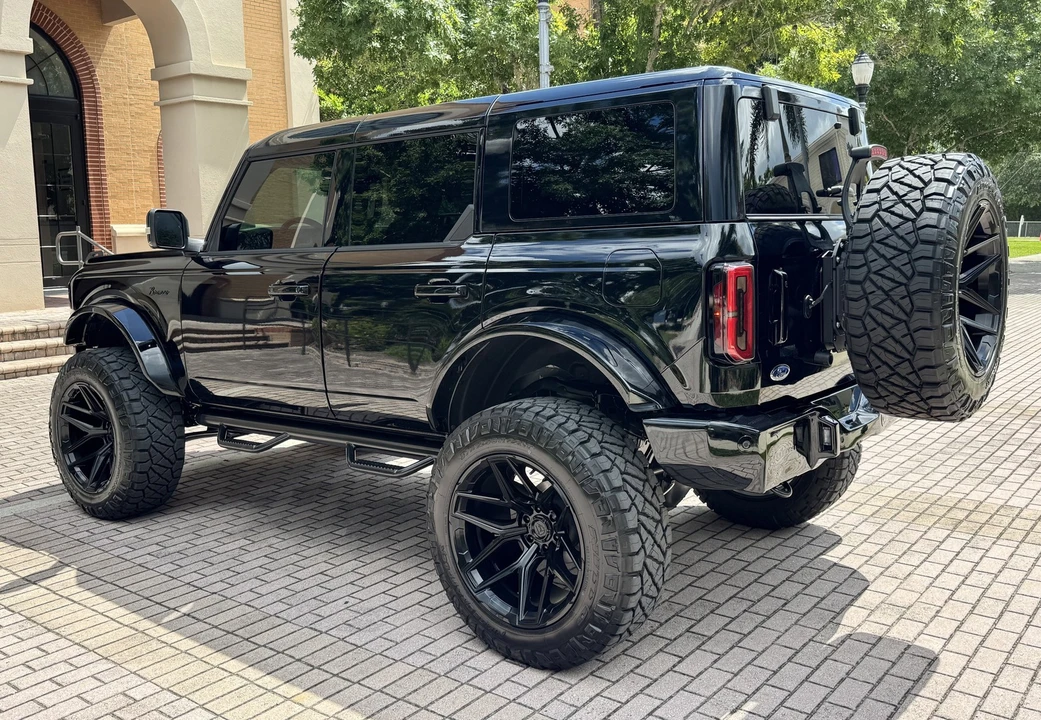 2025 Ford Bronco 6th Gen - Image 14 of 21