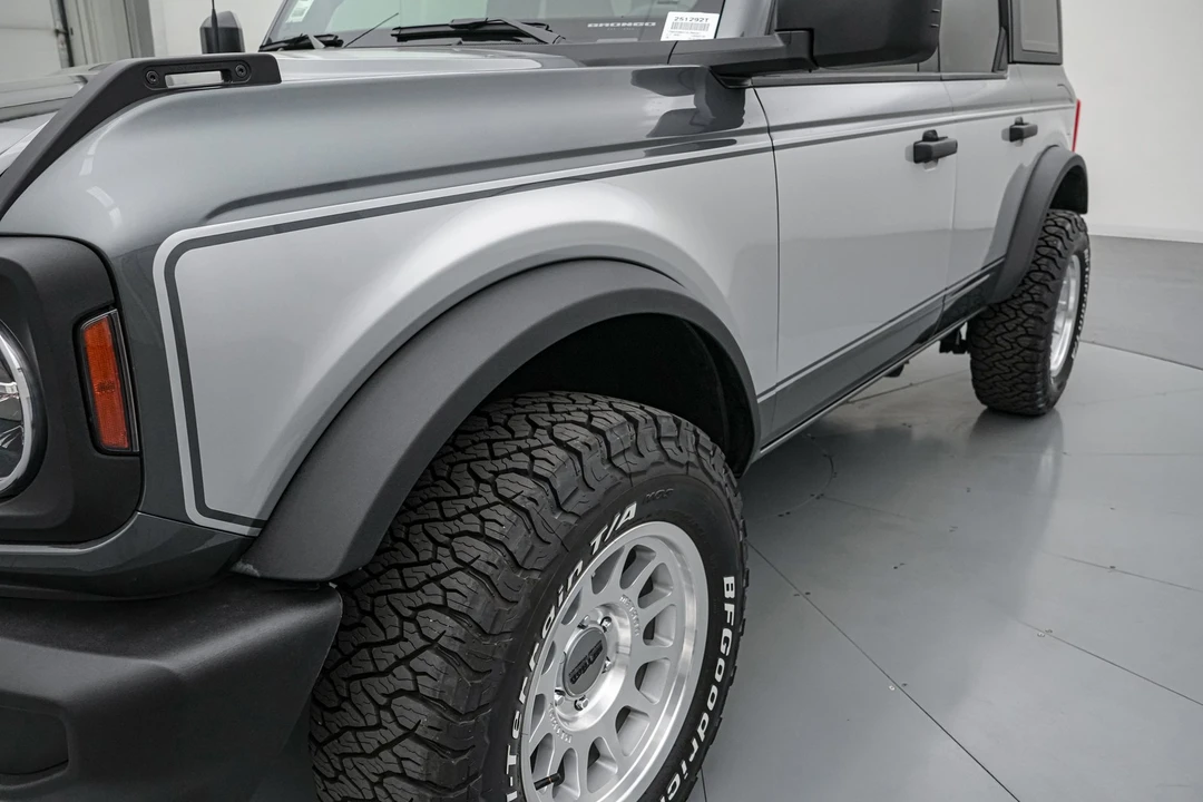 2025 Ford Bronco 6th Gen - Image 16 of 31