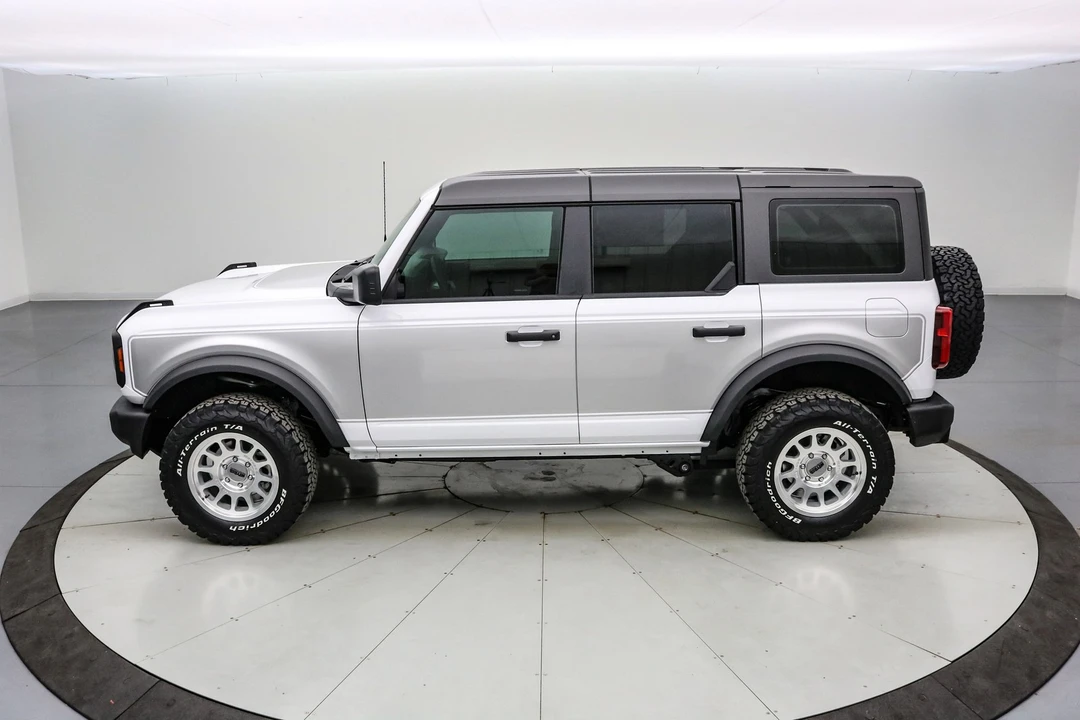2025 Ford Bronco 6th Gen - Image 9 of 21