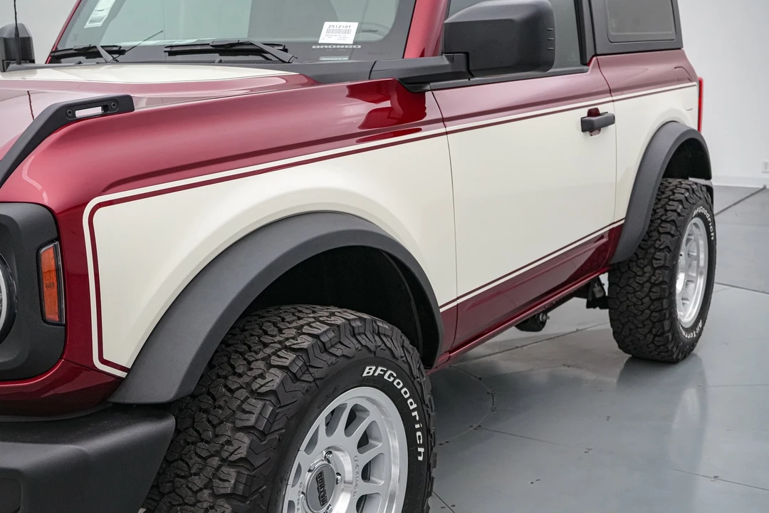 2025 Ford Bronco 6th Gen - Image 17 of 21