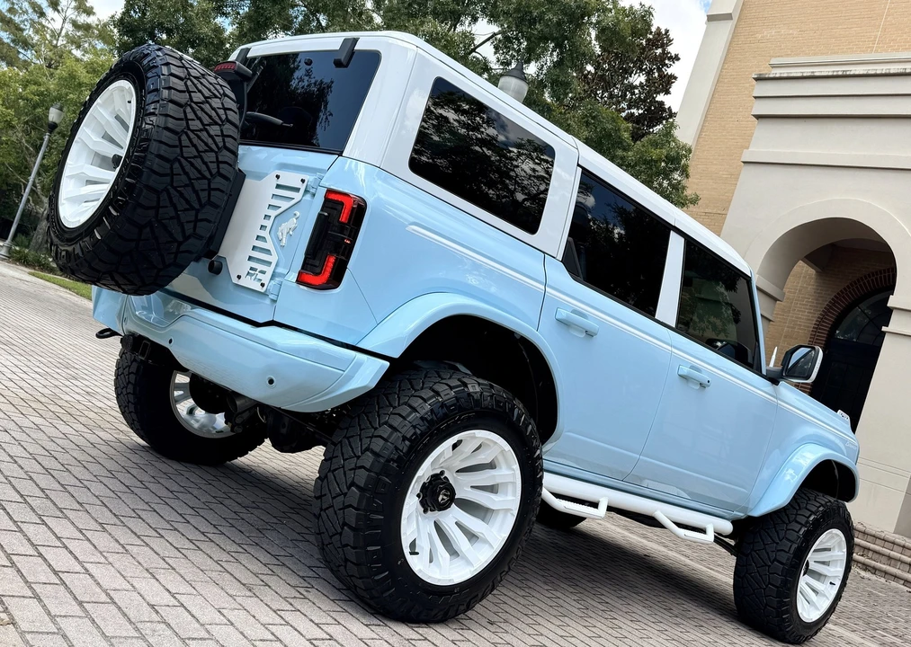 2025 Ford Bronco 6th Gen - Image 18 of 21
