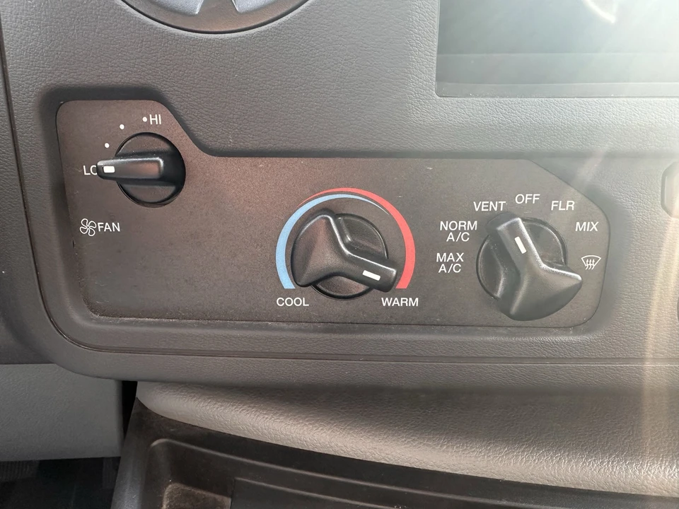 2025 Ford Econoline Van - Image 19 of 23