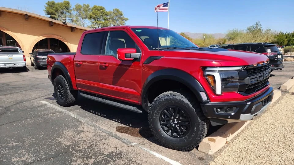 2025 Ford Super Duty 5th Gen - Image 12 of 15